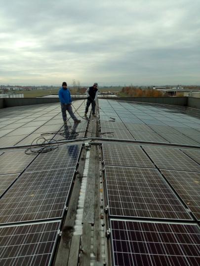 La stagione ideale per pulire gli impianti fotovoltaici